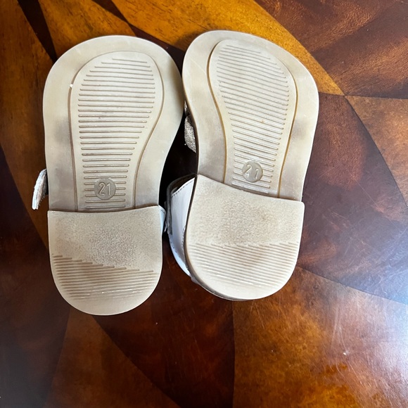Almost new! Used only couple times summer sandals - Picture 2 of 3